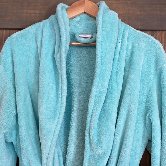 Women’s Turquoise Fuzzy Robe Size L - Picture 3 of 5